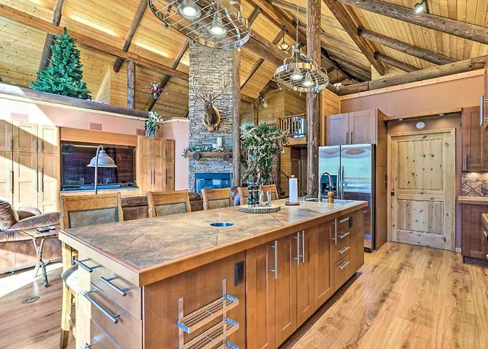 Luxe Natl Forest With Huge Deck Holiday home *